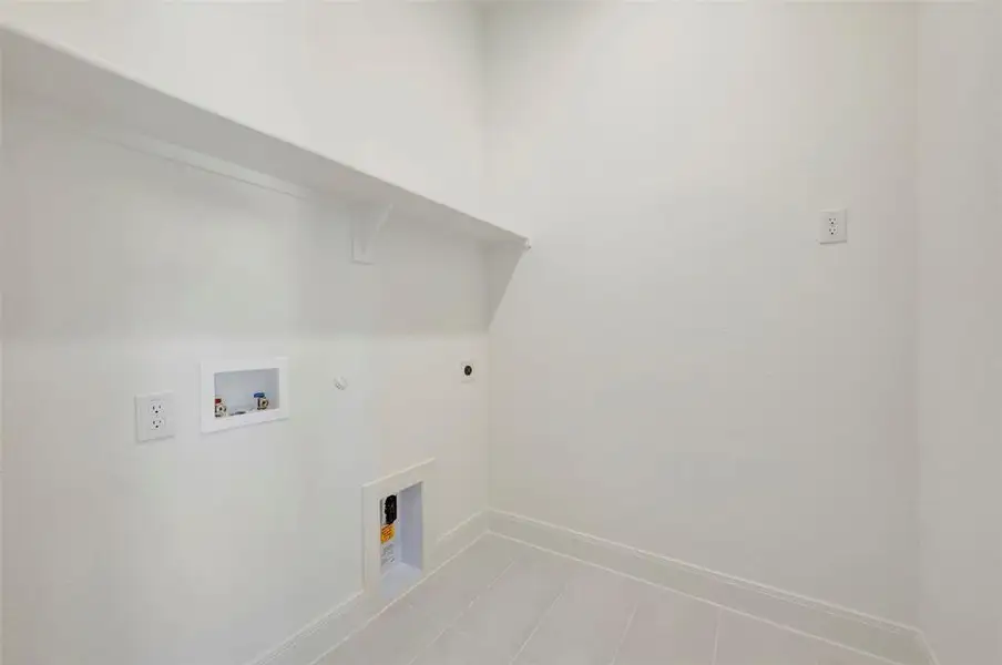 Spacious, unfurnished interior of a new home in Creekshaw – Classic, Royse City (Image 30).