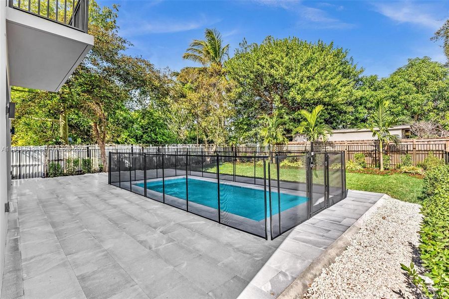 Exterior details and patio area of a home in , Miami (Image 32).