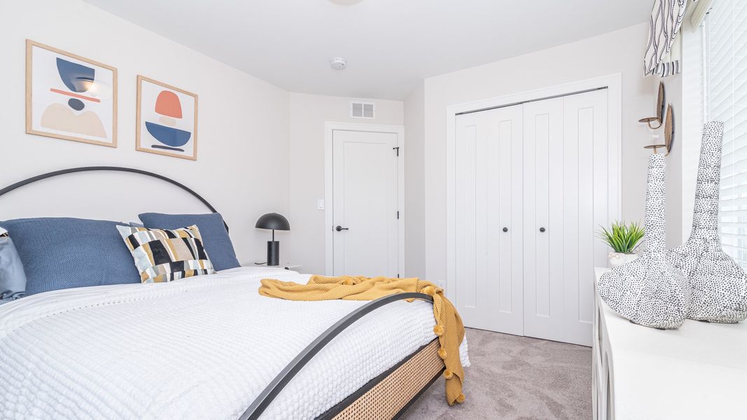 Representative furnished interior of a home built from the The Keswick Townhome (Interior Walk-Out) by Norfolk Homes in Bristol Ridge Townhomes, Ann Arbor (Image 27).