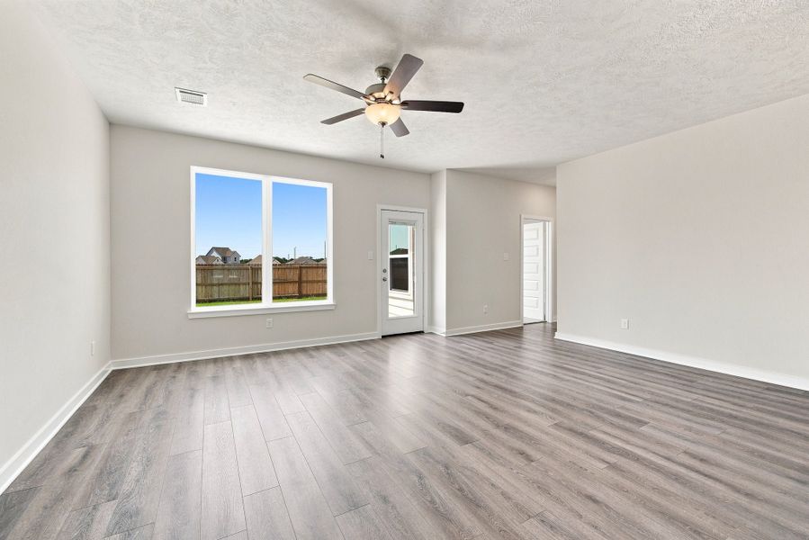 Spacious, unfurnished interior of a new home in Pleasant Hill, Bryan (Image 9).