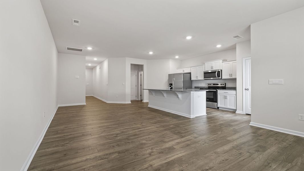 Spacious, unfurnished interior of a new home in Tanglewood Townes, Greenville (Image 19).