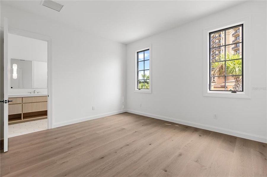 Spacious, unfurnished interior of a new home in , Orlando (Image 53).