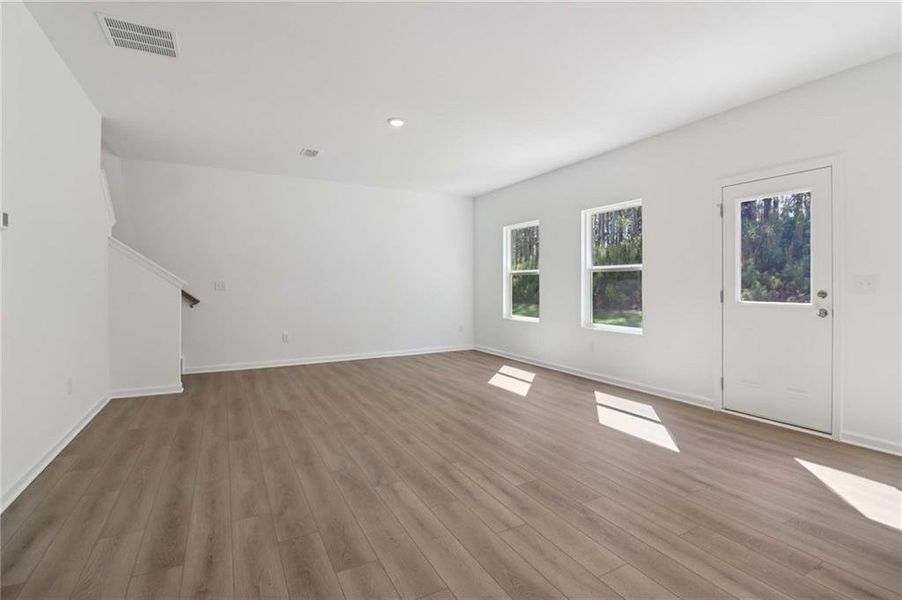 Spacious, unfurnished interior of a new home in The Pointe at Heron Bay, Locust Grove (Image 30).