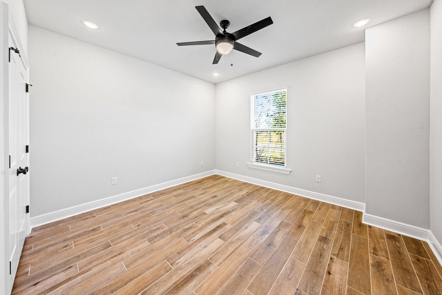 Spacious, unfurnished interior of a new home in Natureview, Freeport (Image 14).