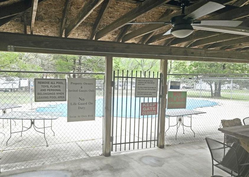 Community amenities in , Yantis (Image 17).