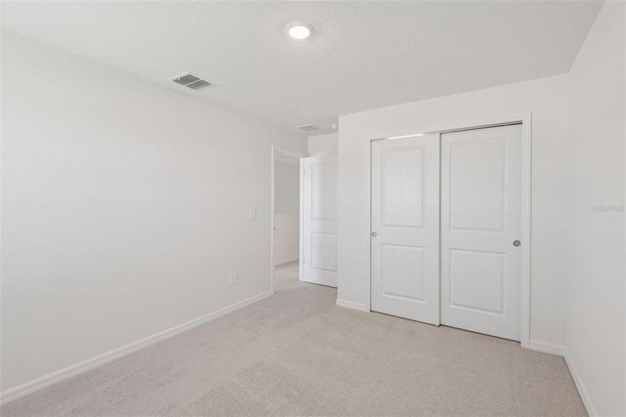 Spacious, unfurnished interior of a new home in Hilltop Vistas, Dade City (Image 32).