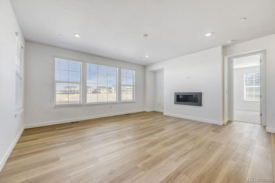 Spacious, unfurnished interior of a new home in Sunset Village, Erie (Image 7).