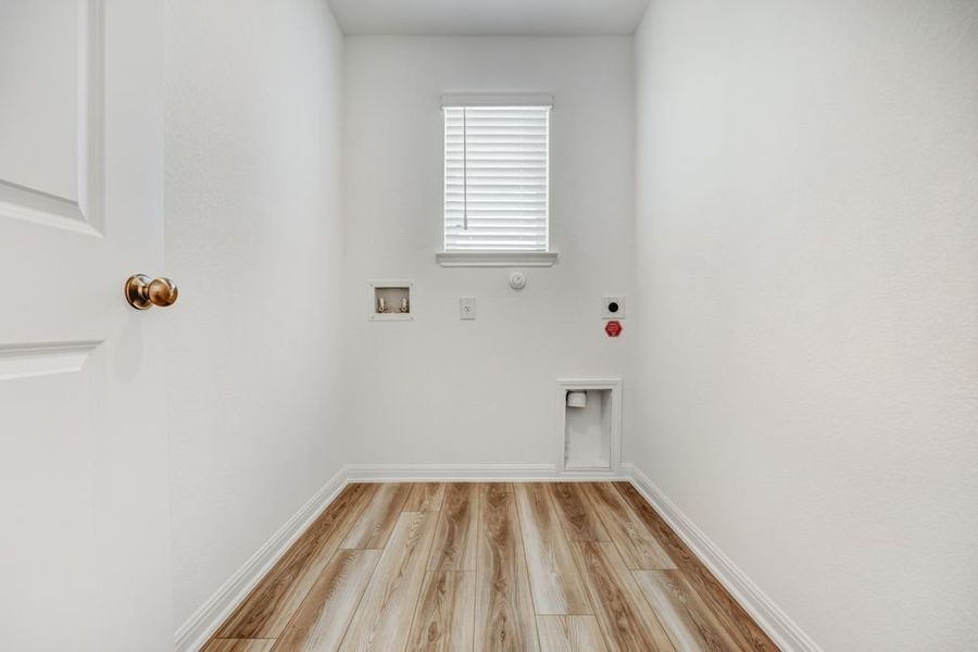 Spacious, unfurnished interior of a new home in Longview, Del Valle (Image 11).