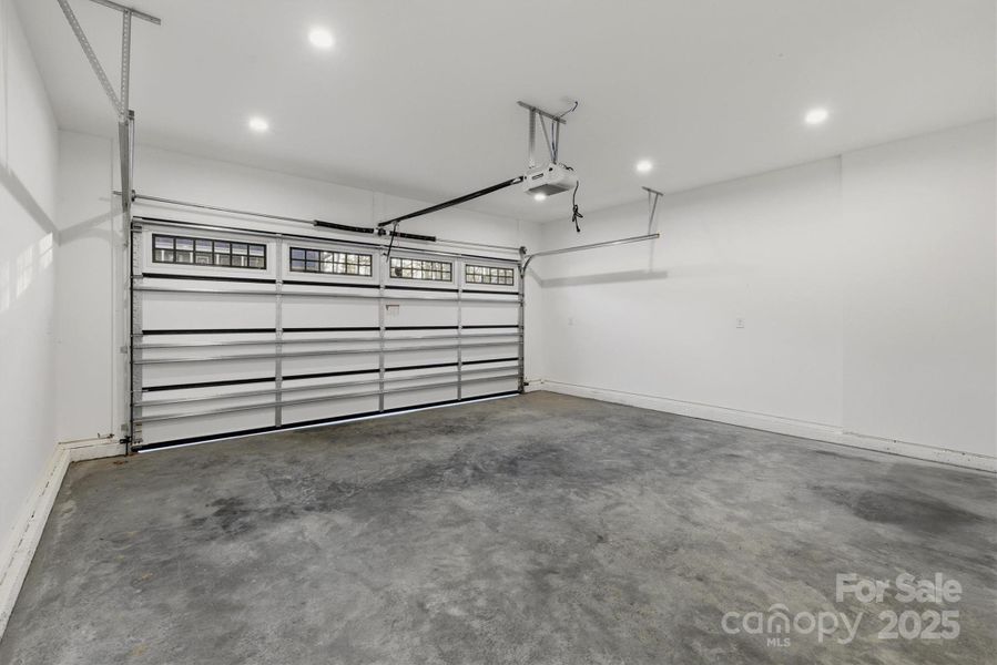 Spacious, unfurnished interior of a new home in , Hickory (Image 12).