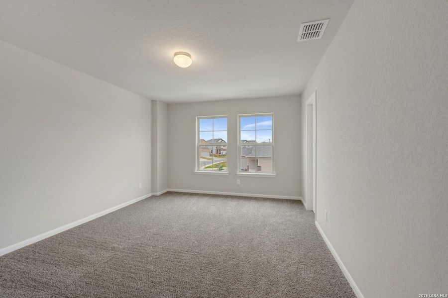 Spacious, unfurnished interior of a new home in Winding Brook, San Antonio (Image 24).