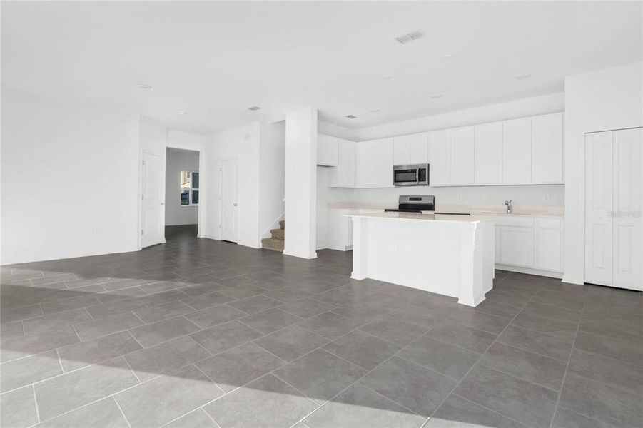 Spacious, unfurnished interior of a new home in , Davenport (Image 16).