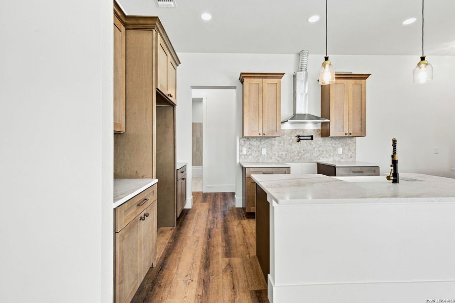 Furnished interior view inside a new home in , Bandera (Image 18).