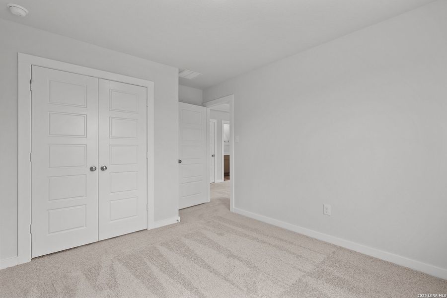 Spacious, unfurnished interior of a new home in Spring Creek, San Antonio (Image 27).