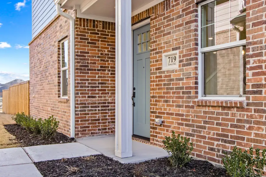Exterior details and patio area of a home in Woodbridge Townhomes, Wylie (Image 3).