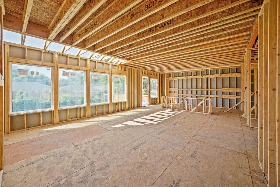 open family to breakfast