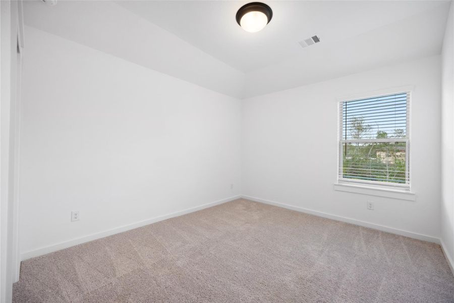 Spacious, unfurnished interior of a new home in Kendall Lakes, Alvin (Image 28).