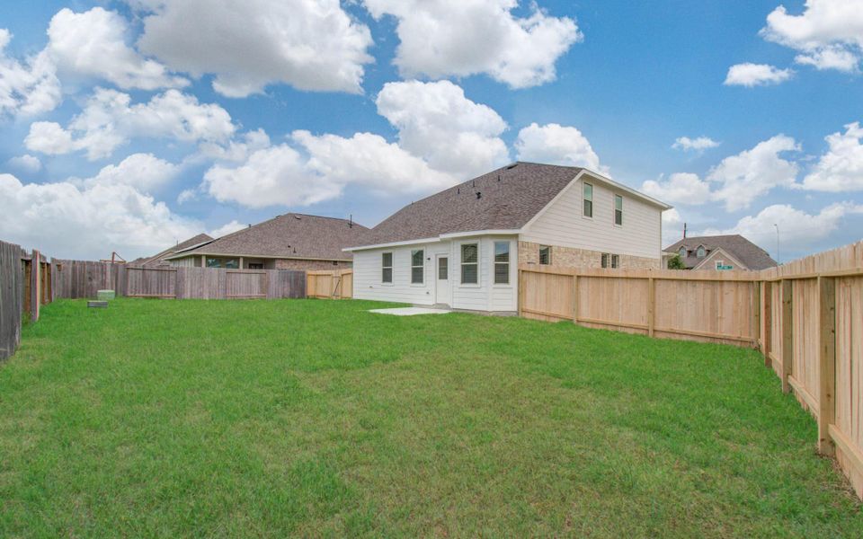 Exterior details and patio area of a home in Legends Bay, Baytown (Image 23).