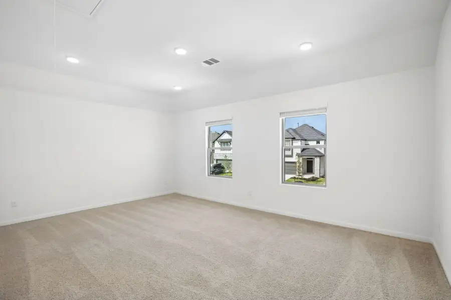 Spacious, unfurnished interior of a new home in Trinity Ranch, Elgin (Image 32).