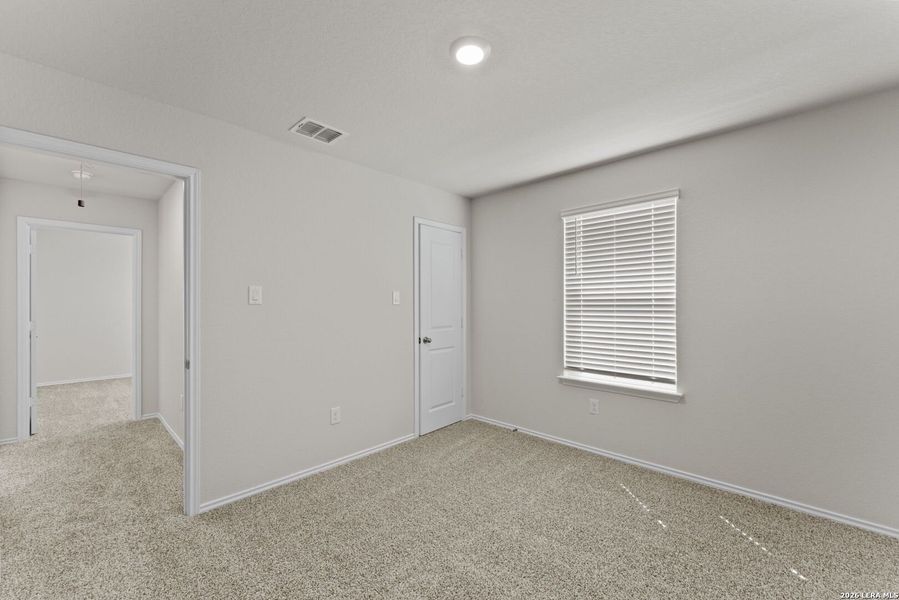 Spacious, unfurnished interior of a new home in Laurel Vistas, San Antonio (Image 17).