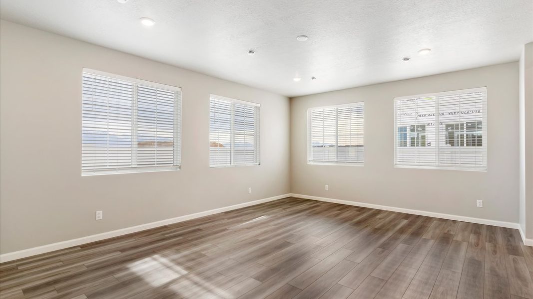 Spacious, unfurnished interior of a new home in Reunion, Commerce City (Image 18).