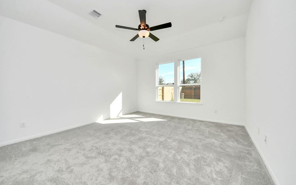 Representative unfurnished interior of a home built from the Montclaire by Brookfield Residential in 50' Traditional Homes at Elyson, Katy (Image 18).