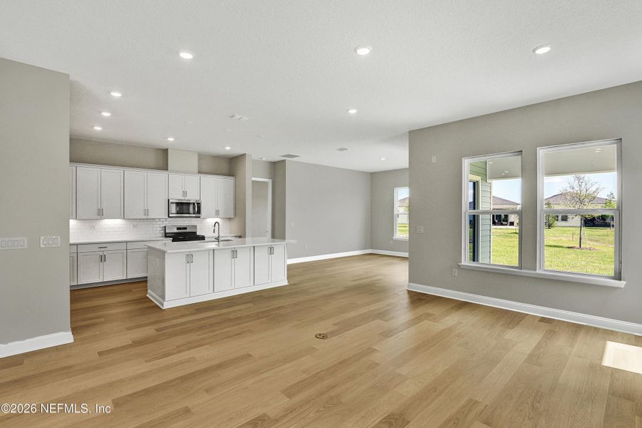 Spacious, unfurnished interior of a new home in Hyland Trail, Green Cove Springs (Image 15).