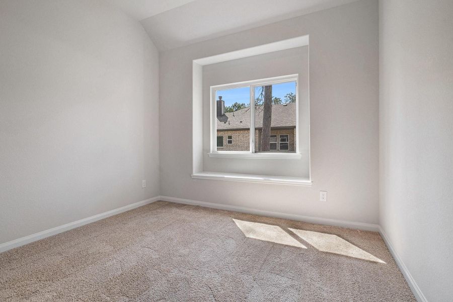 Spacious, unfurnished interior of a new home in Deer Pines, Conroe (Image 16).