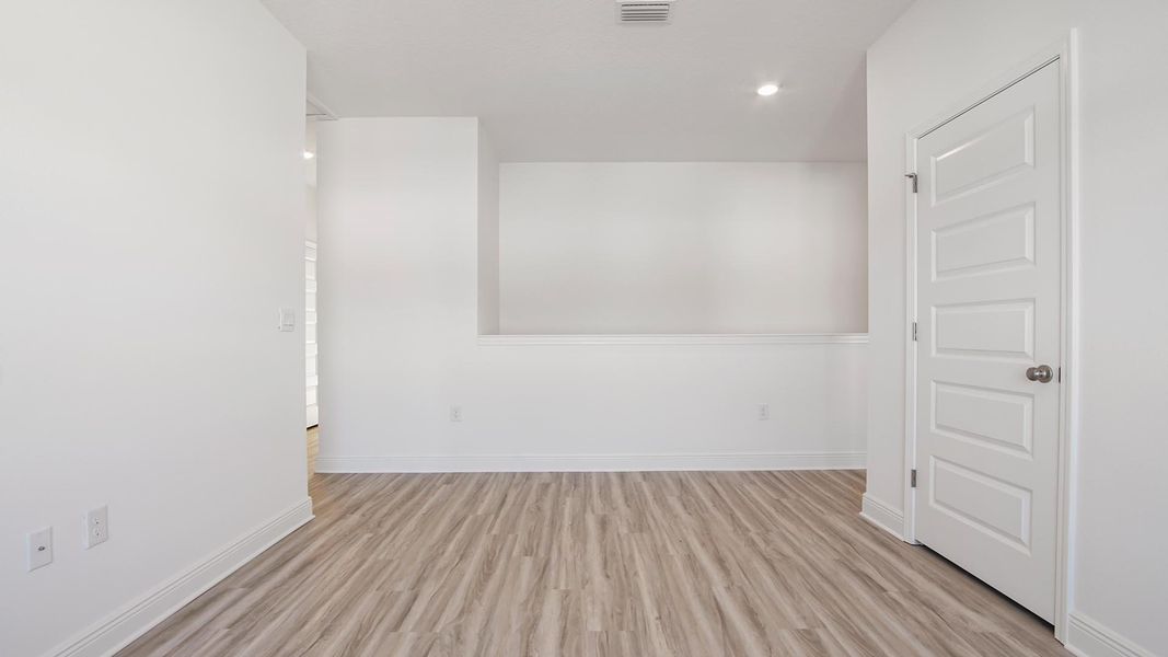 Spacious, unfurnished interior of a new home in Bayside at Ward Creek, Panama City Beach (Image 26).