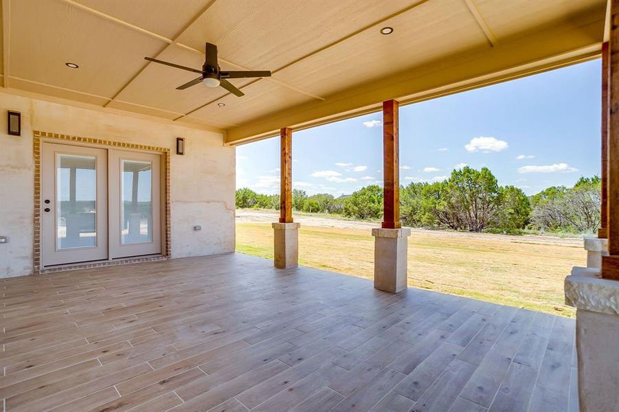 Spacious, unfurnished interior of a new home in , Nemo (Image 28).