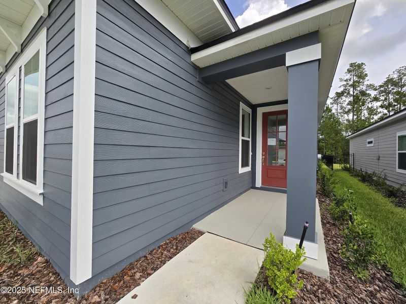 Exterior details and patio area of a home in Hyland Trail, Middleburg (Image 3).