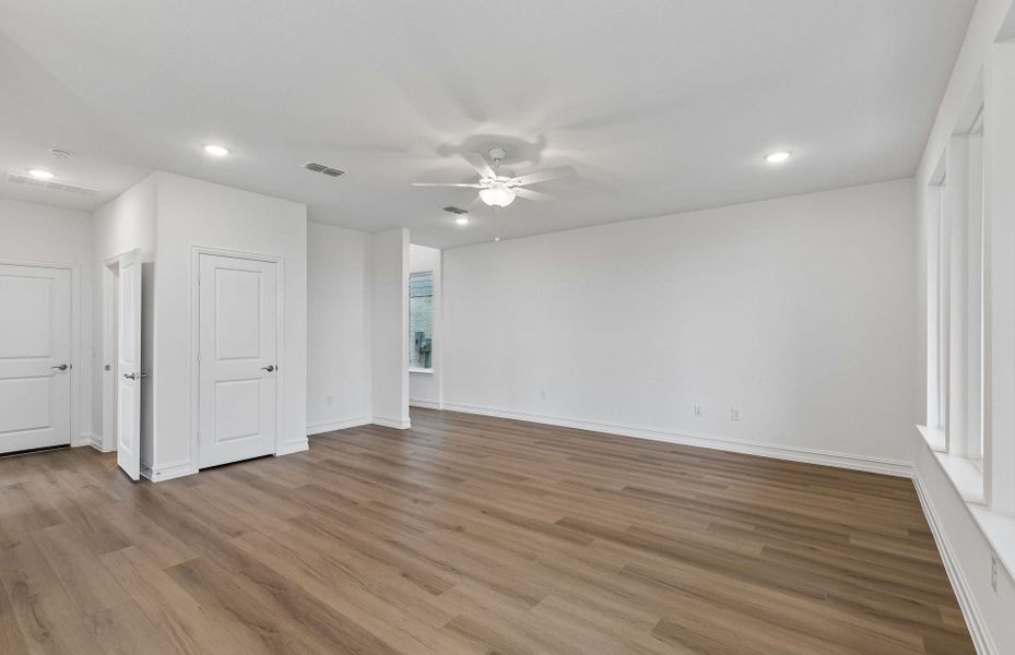 Representative unfurnished interior of a home built from the Ouray by Pulte Homes in Ribbonwood, Aubrey (Image 29).