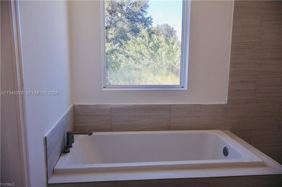 Close-up of interior finishes inside a home in , Lehigh Acres (Image 8). Close-up of interior finishes inside a home in , Lehigh Acres (Image 8).