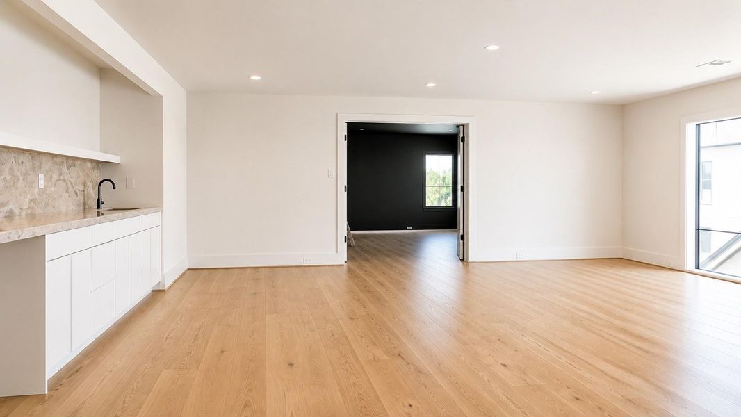 Spacious, unfurnished interior of a new home in , Houston (Image 24).