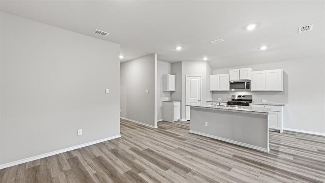 Spacious, unfurnished interior of a new home in Legado, Cleburne (Image 28).