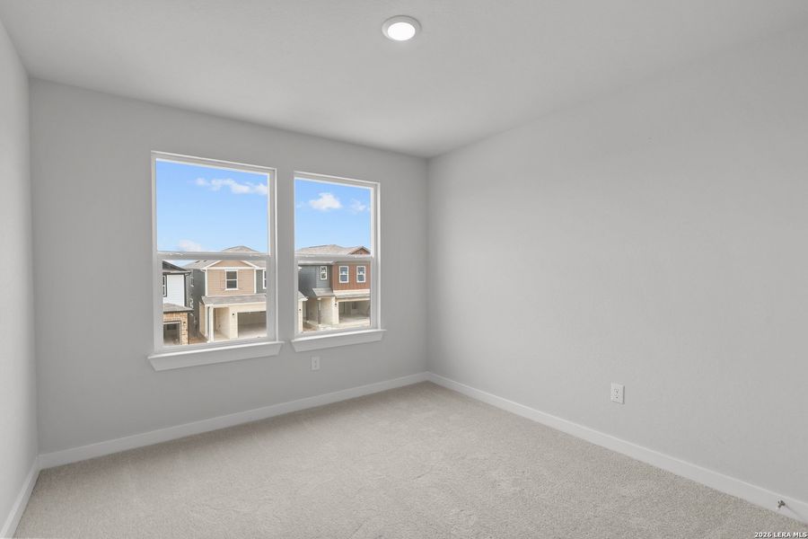 Spacious, unfurnished interior of a new home in Rosemont Hill, San Antonio (Image 24).