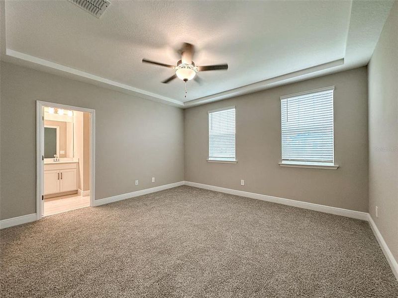 Spacious, unfurnished interior of a new home in Silverleaf Reserve Bungalows, Winter Garden (Image 27).