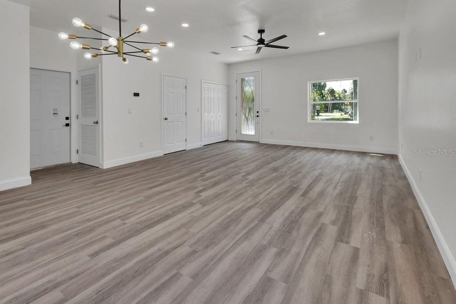 Spacious, unfurnished interior of a new home in , Daytona Beach (Image 27).