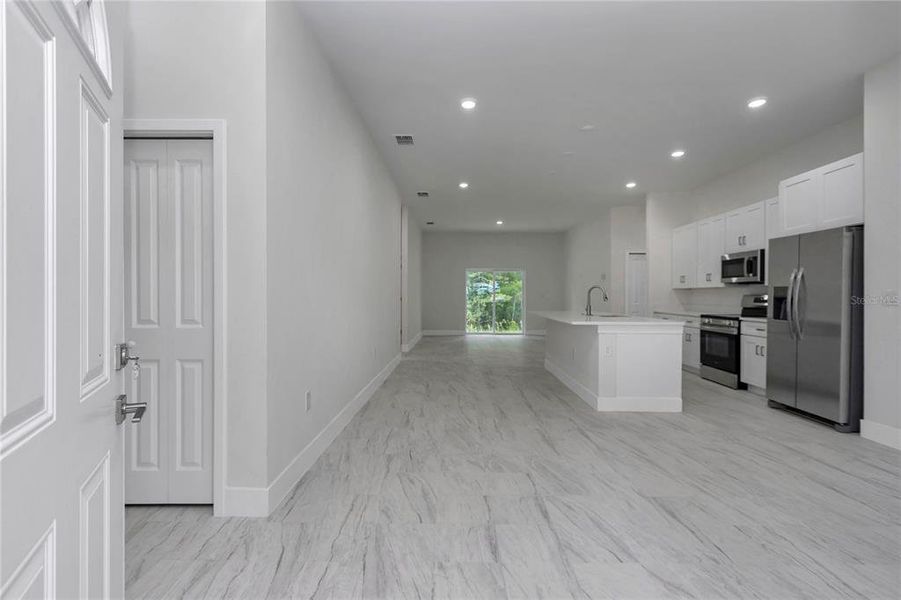 Spacious, unfurnished interior of a new home in , Dunnellon (Image 14).
