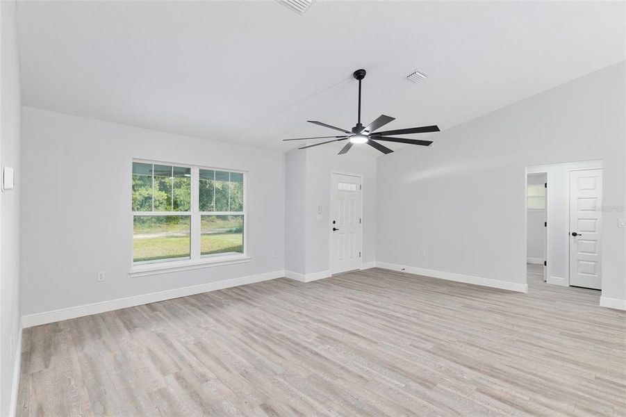 Spacious, unfurnished interior of a new home in , Dunnellon (Image 29).
