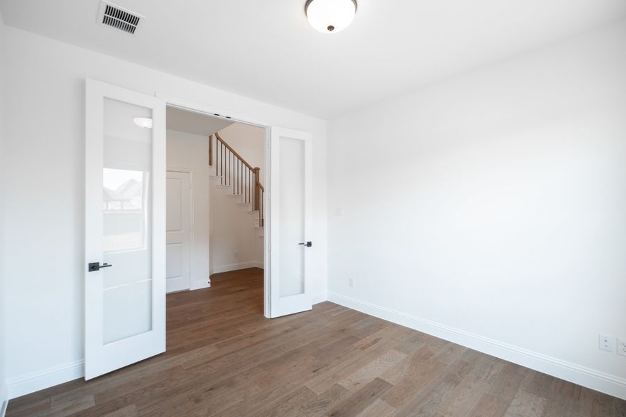 Spacious, unfurnished interior of a new home in Valencia on the Lake, Little Elm (Image 24).
