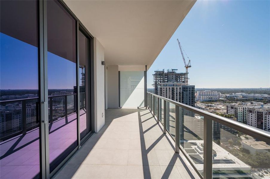 Condo located in St. Petersburg, FL showcasing its design and architecture (Image 32).