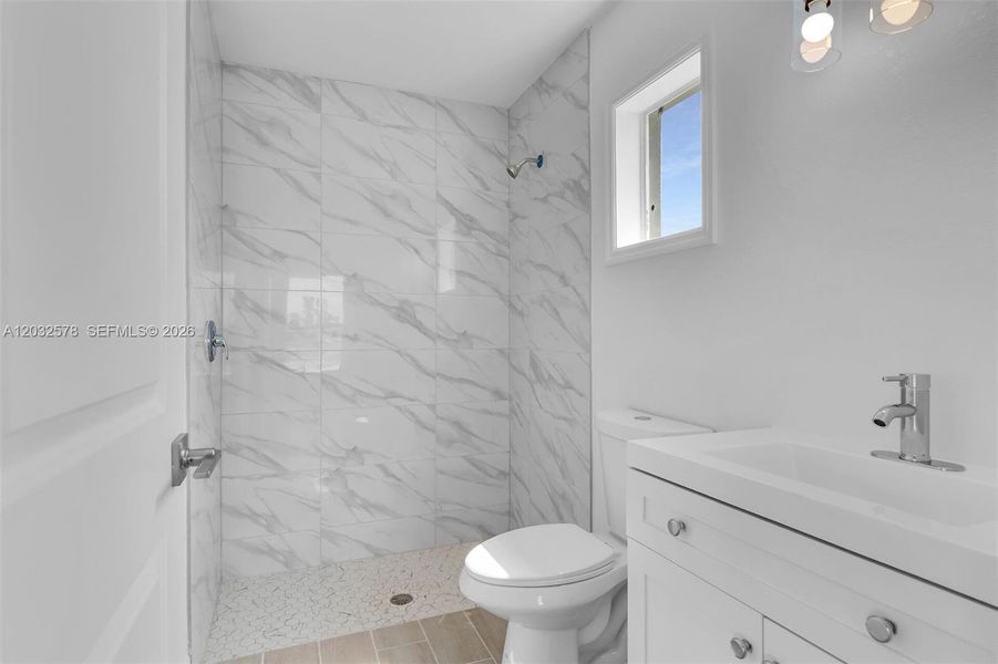 Furnished interior view inside a new home in , Cape Coral (Image 14).