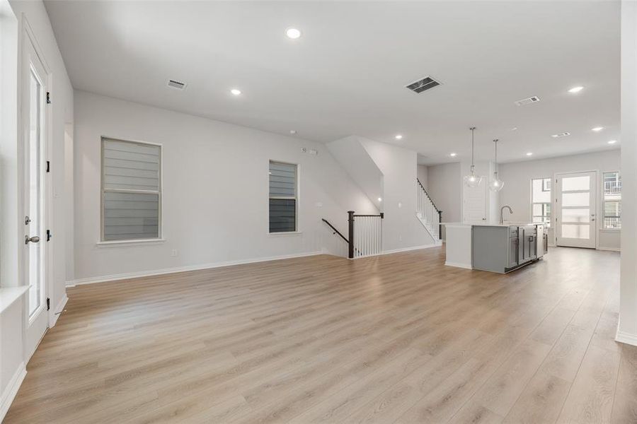 Spacious, unfurnished interior of a new home in City Point, North Richland Hills (Image 10).