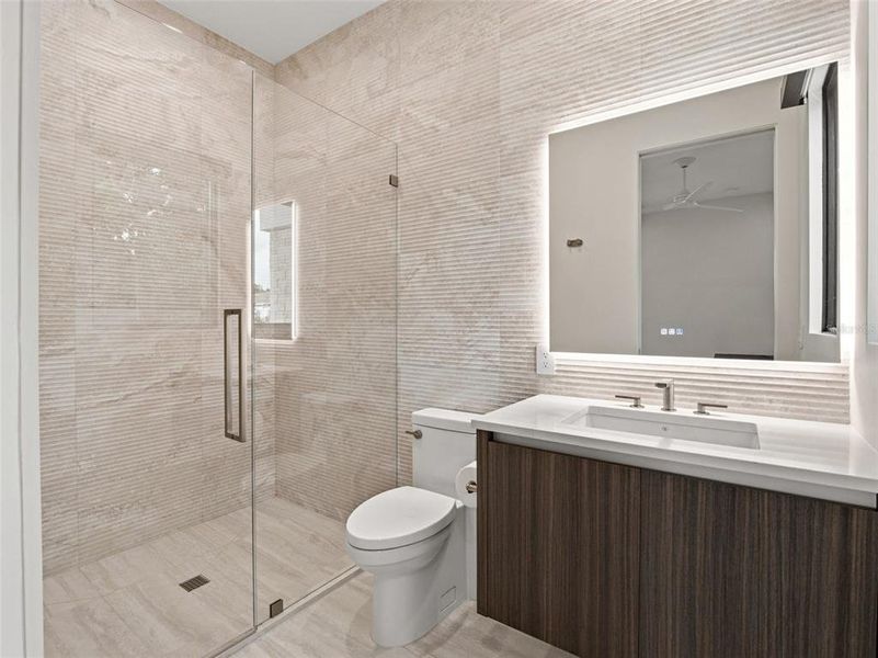 Furnished interior view inside a new home in , Orlando (Image 57).