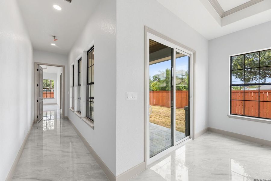 Spacious, unfurnished interior of a new home in , Selma (Image 35).