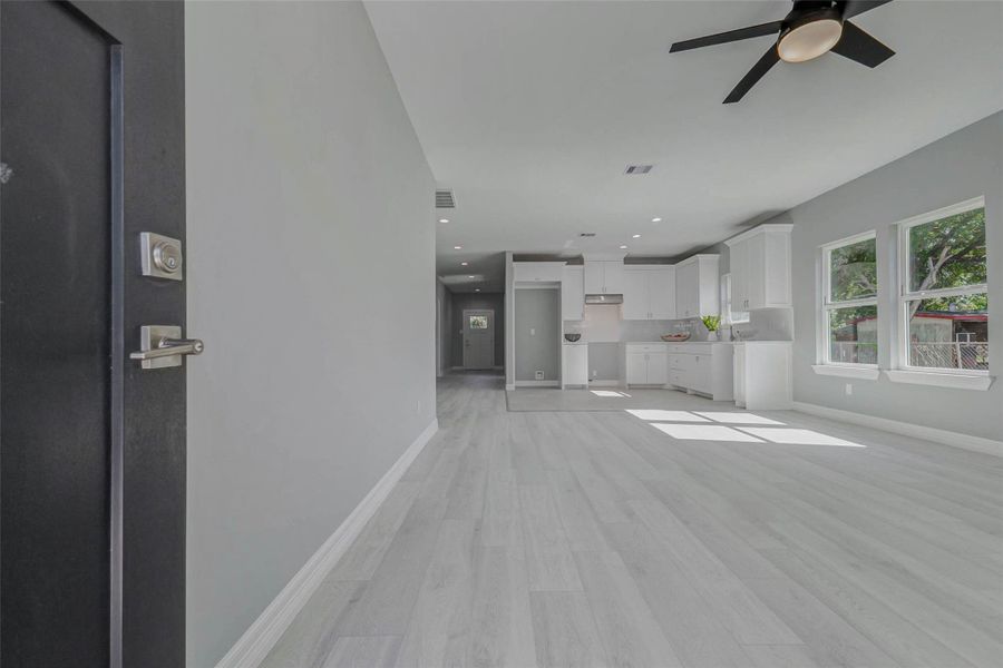 Spacious, unfurnished interior of a new home in , Houston (Image 28).