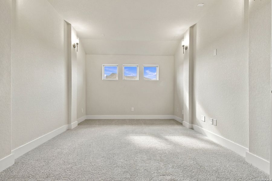 Spacious, unfurnished interior of a new home in Haby Hill 60s, San Antonio (Image 20).