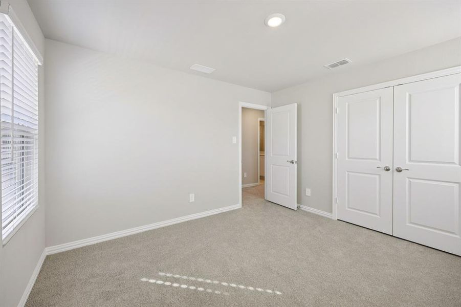 Spacious, unfurnished interior of a new home in Stonehaven, Seagoville (Image 34).
