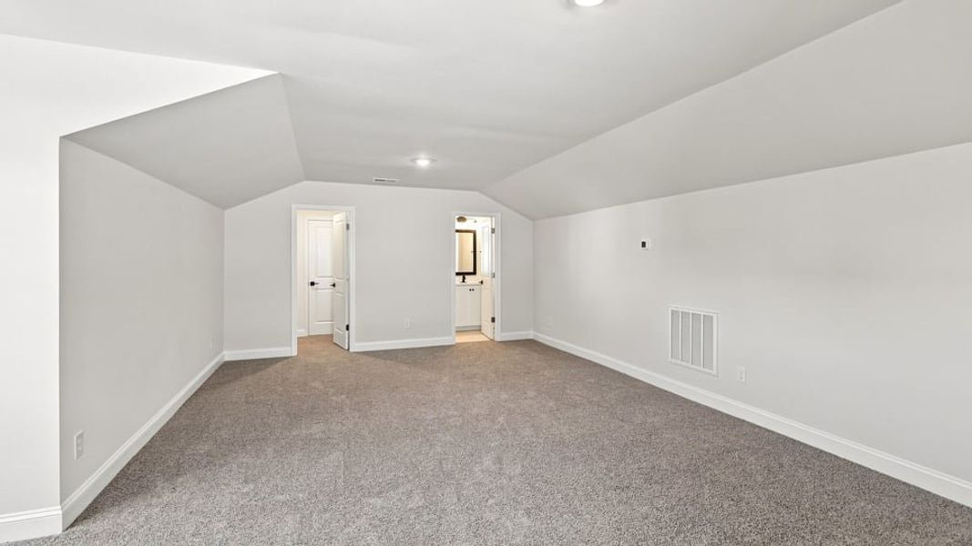 Spacious, unfurnished interior of a new home in Shadowood, Seneca (Image 28).