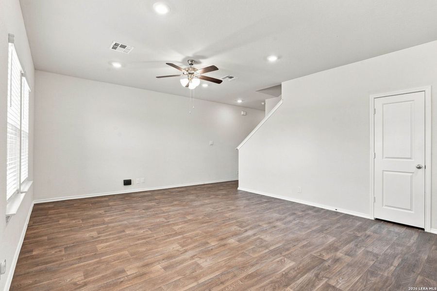 Spacious, unfurnished interior of a new home in Redbird Ranch, San Antonio (Image 22). Spacious, unfurnished interior of a new home in Redbird Ranch, San Antonio (Image 22).
